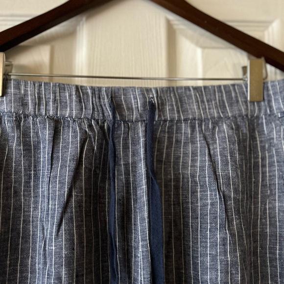 Eileen Fisher Women’s Blue and White Stripe Linen Shorts - Picture 3 of 6